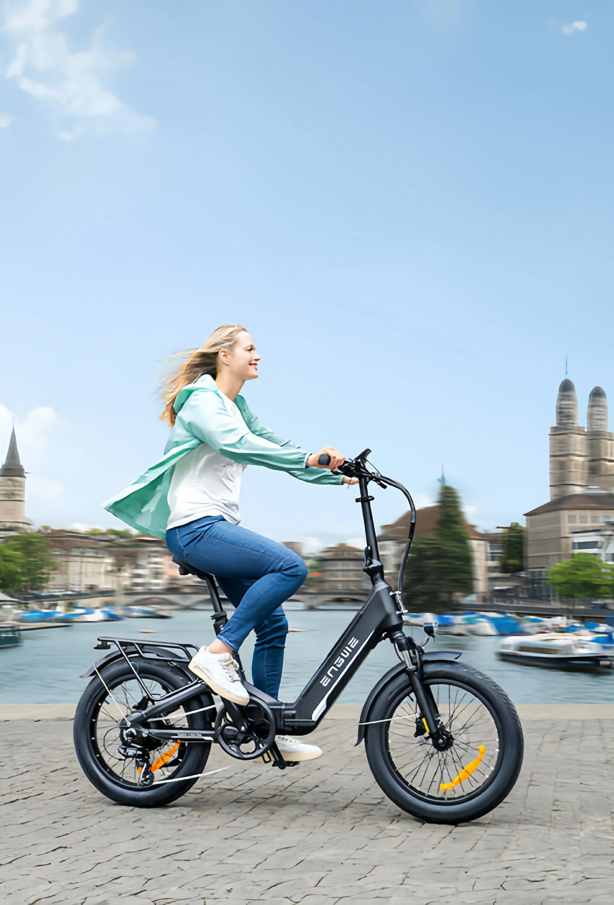 Compact with full suspension