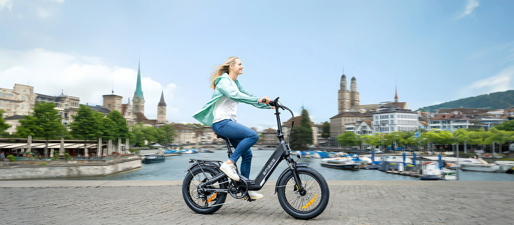 Compact with full suspension